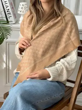 روسری موهر صابونی لطیف مارک گوچی — تصویر ۳