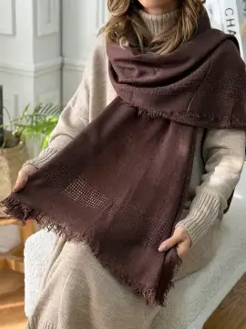 شال پاییزه حصیری طرحبندی قهوه ای — تصویر ۴