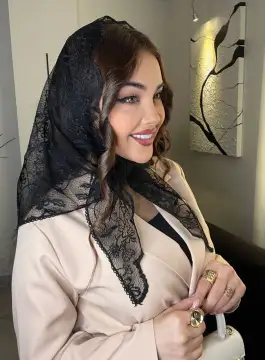 روسری دانتل سه گوش نگینی انحصاری — تصویر ۳