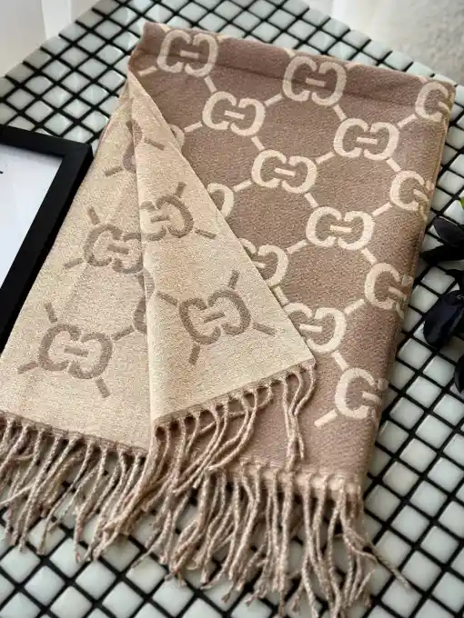 شال موهر گوچی