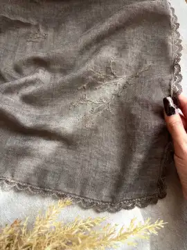 روسری خامه دوزی درختی دور دانتل قواره ۱۴۰ — تصویر ۶