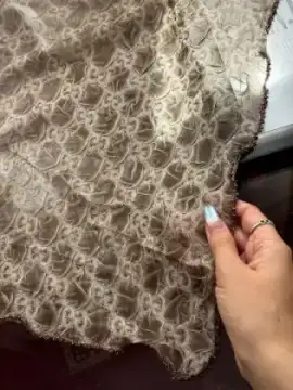 روسری پفکی پارچه حریرتویل دور ملیله دوزی وارداتی — تصویر ۵