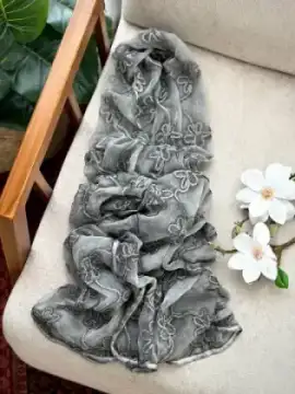 شال حریر مخمل گلدوزی سنگشور وارداتی — تصویر ۳