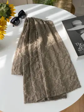 شال پاییزه سه بعدی مارک گوچی — تصویر ۲