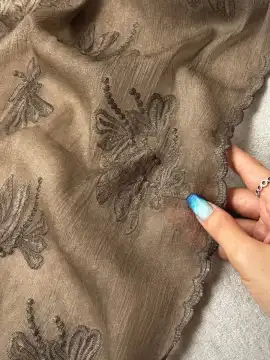 جنس: شال مجلسی ابریشم گل برجسته وارداتی — تصویر ۵