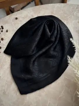روسری مجلسی ابریشم وارداتی — مدل ۱۱۷۶ — تصویر ۲