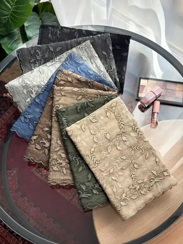 شال حریر تمام گلدوزی سنگشور لبه دالبور وارداتی