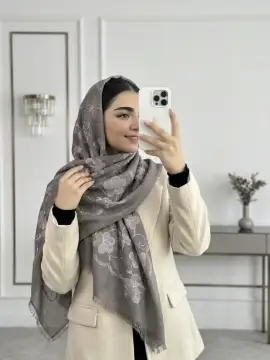 روسری خامه دوزی قواره ۱۴۰ وارداتی — تصویر ۱