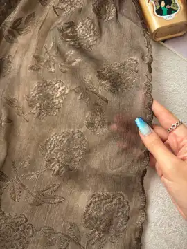 جنس: شال مجلسی ابریشم گل برجسته وارداتی — تصویر ۵